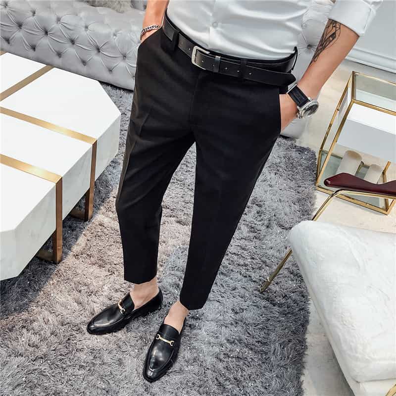 Flat-Front Cropped Trousers in Black